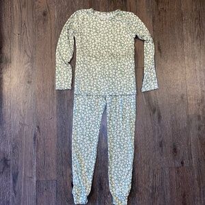 Cozy’s girls size medium 8/9 super soft pajamas excellent condition